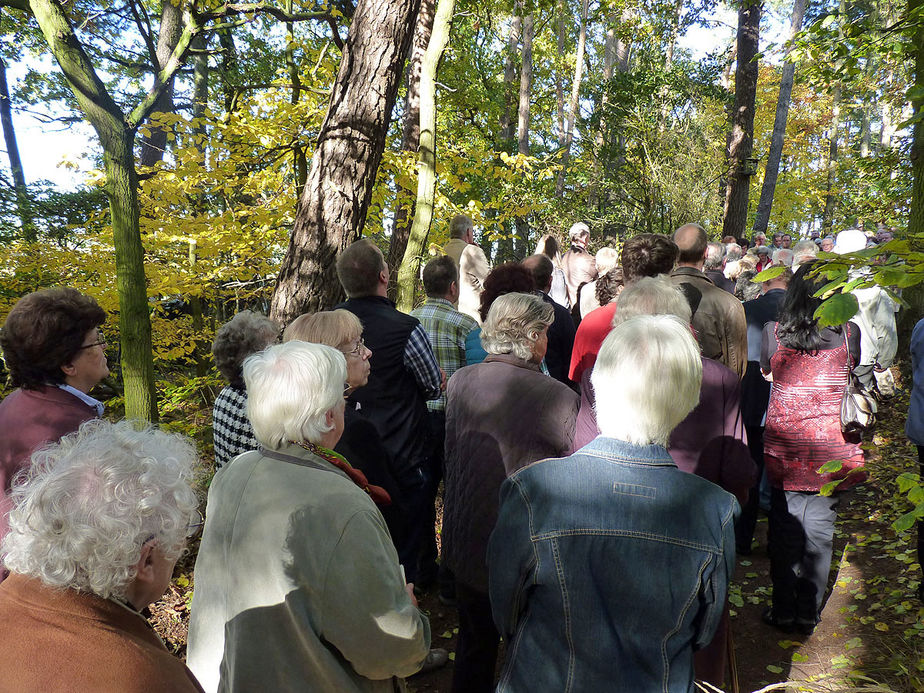 Einweihung der sieben Fußfälle im Oktober 2012 (Foto: Karl-Franz Thiede)